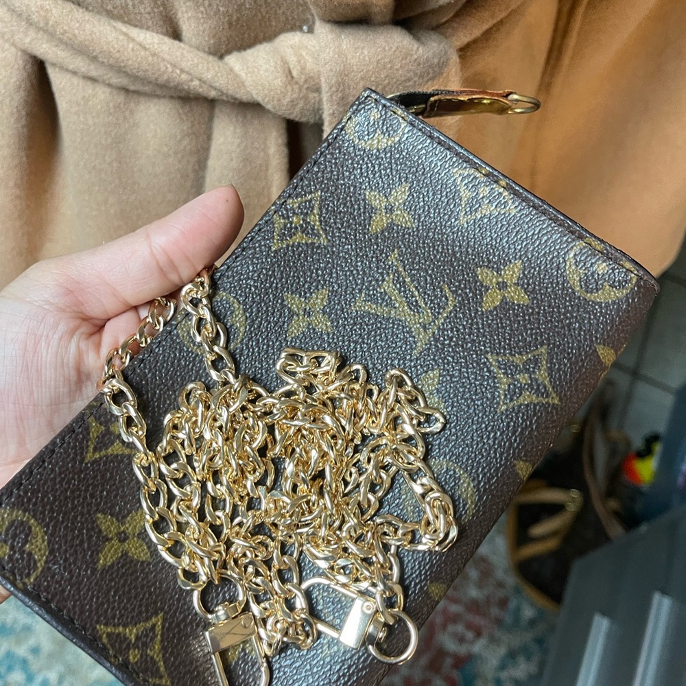Authentic Louis Vuitton monogram accessory  pouch (D5002) - Picture 10 of 11